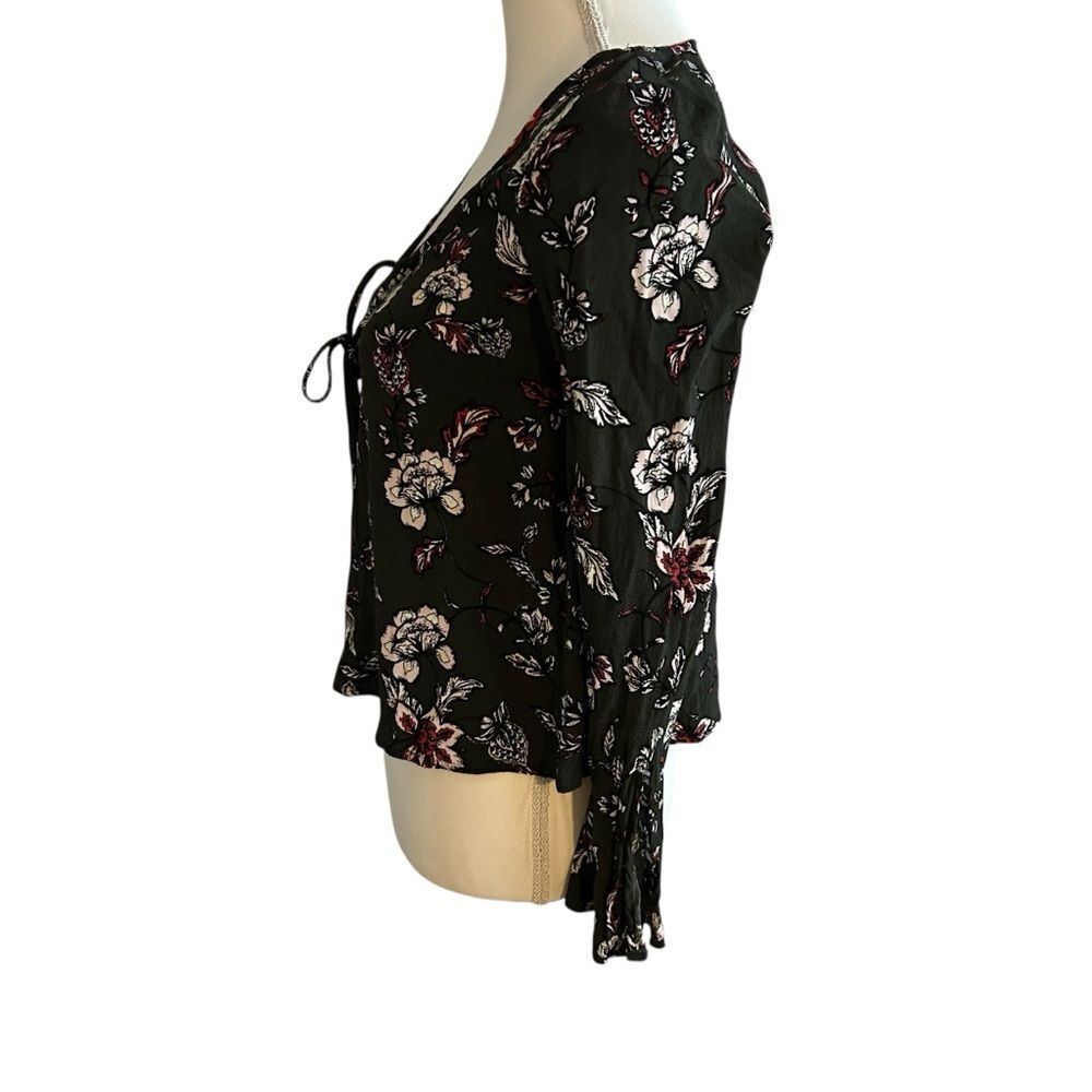 Cupcakes and Cashmere Bell Sleeve Blouse Size Small - Picture 3 of 5